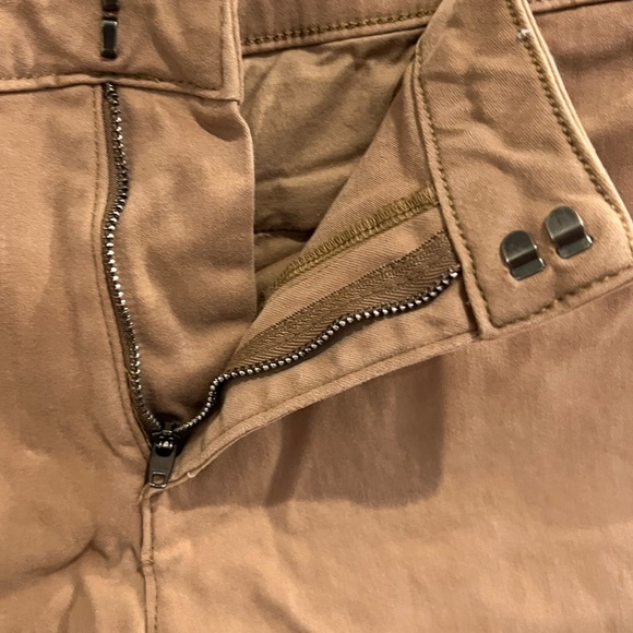 ⭐️ Banana Republic Women's Beige Shorts - Picture 6 of 10
